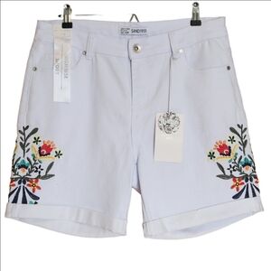 NWT SANDPIPER HIGH RISE EMBROIDERED ULTRA STRETCH WHITE CUFFED SHORTS 16W
